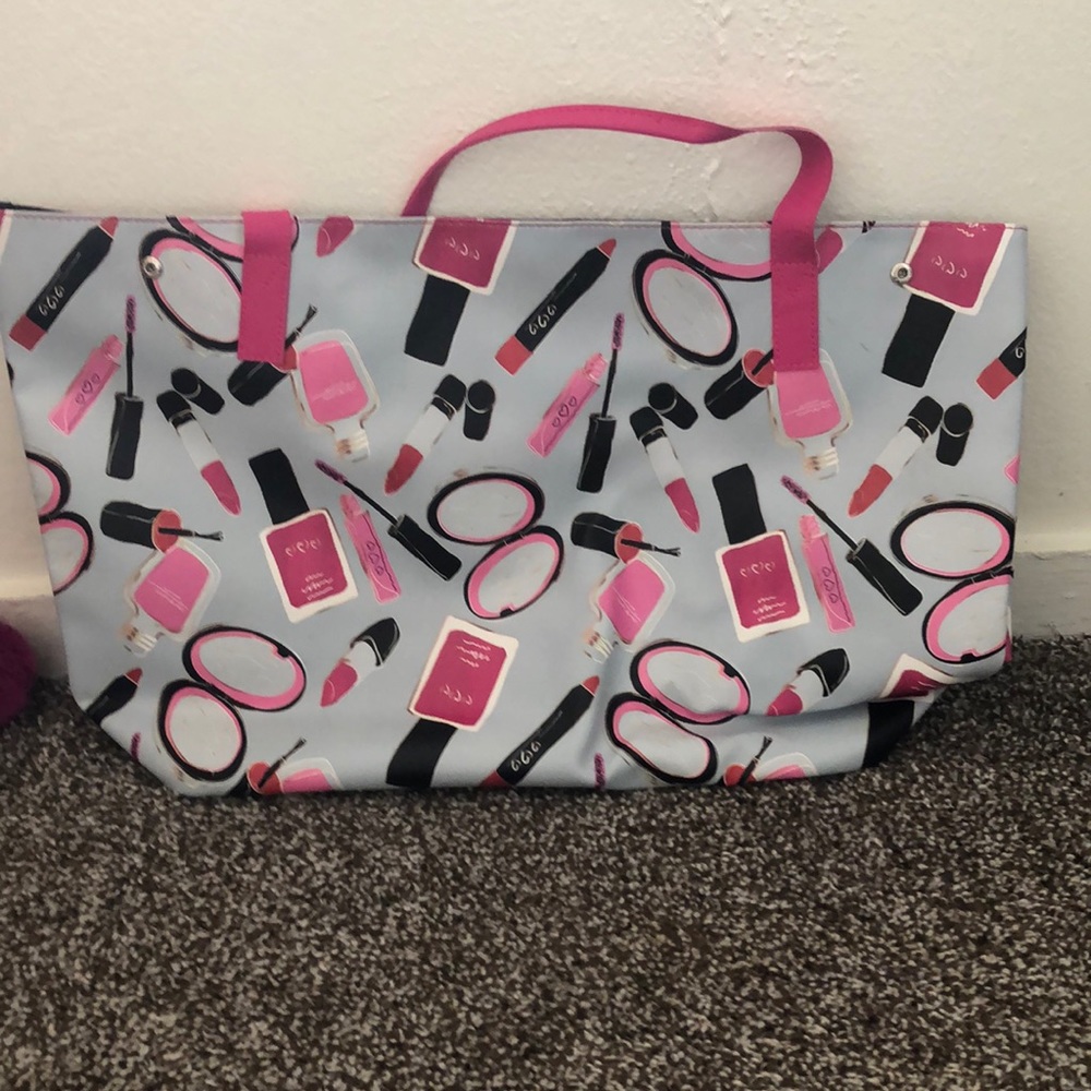 Foldable tote